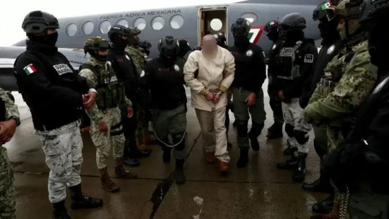 Presentan cargos en Nueva York contra tres de los 26 narcos enviados por México a EE.UU