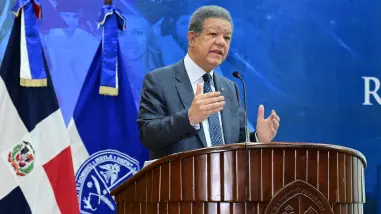 Leonel Fernández llama a fortalecer la educación superior