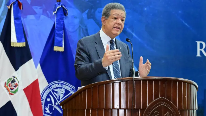 Leonel Fernández llama a fortalecer la educación superior