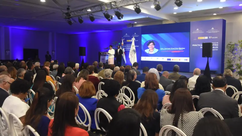 MESCyT presenta normativa nacional para prácticas y pasantías profesionales en universidades