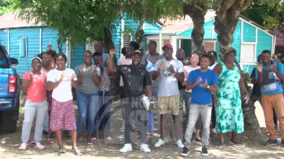 "Esta calle no está apta para gente, esto es para animales": comunidad de Juan Tomás clama por atención tras 20 años de abandono