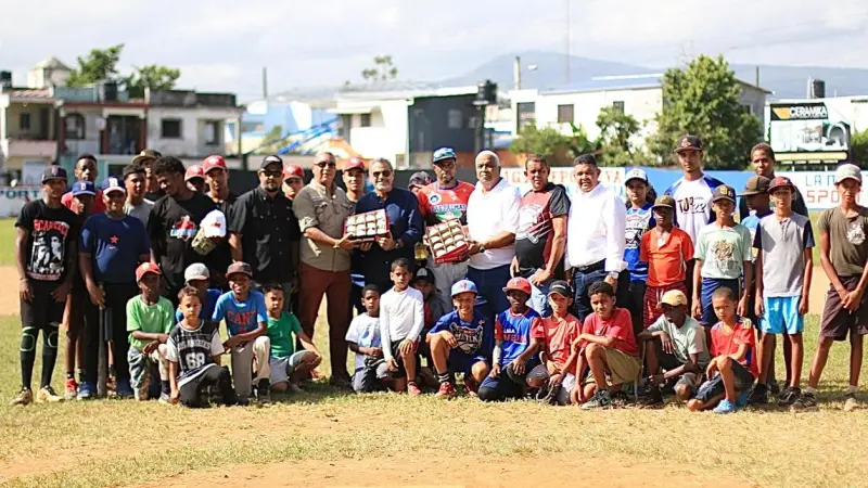 Junior Noboa y MLB entregan remozado Estadio Palmarito en Bonao
