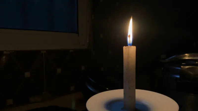 Prolongados apagones generan pérdidas y desesperación en sectores del Gran Santo Domingo