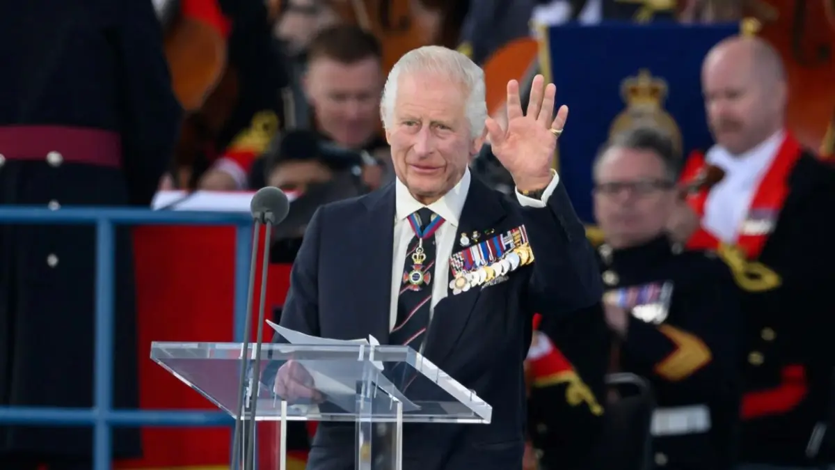 Carlos III preside la conmemoración por el 80 aniversario del fin de la II Guerra Mundial