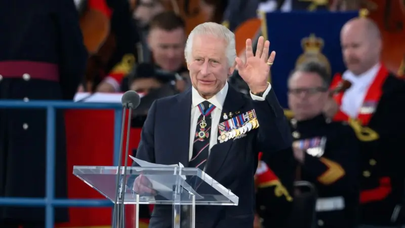 Carlos III preside la conmemoración por el 80 aniversario del fin de la II Guerra Mundial