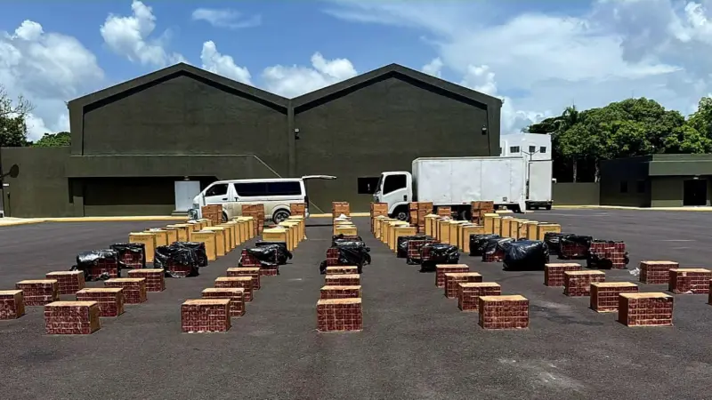 Decomisan más de 960 mil cigarrillos y alcohol en San Francisco de Macorís