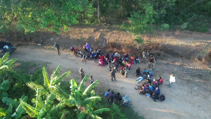 Localizan con drones a 53 haitianos indocumentados en zonas boscosas de Montecristi