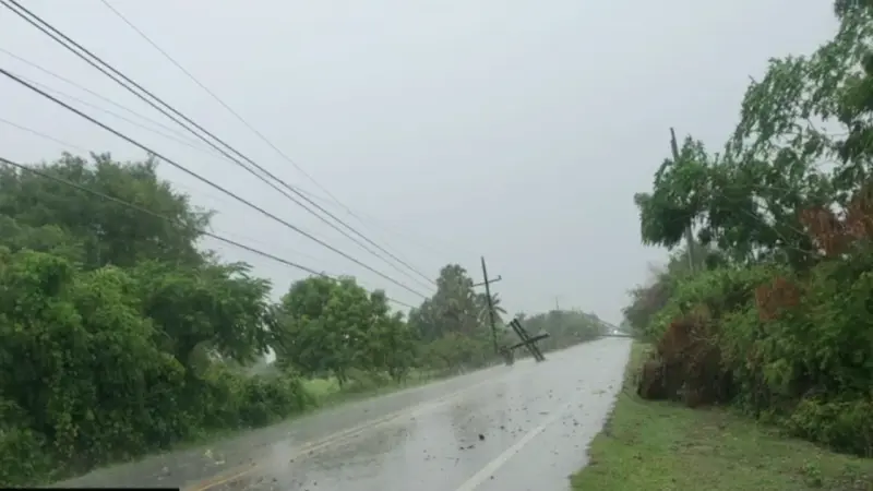 Edesur restablece servicio eléctrico en 100 comunidades afectadas por tornado en San Juan y Elías Piña