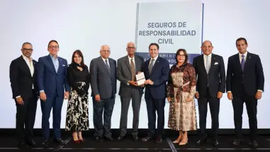 Seguro Universal impulsa la educación jurídica con el auspicio de un libro sobre seguros