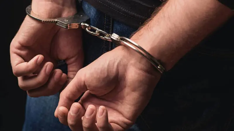 Condenan a siete años de cárcel a hombre que estafó más de 60 millones de dólares en EEUU