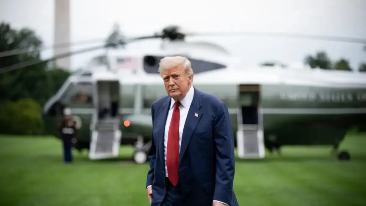 Trump viaja a la cumbre con Putin en Alaska acompañado de la cúpula de su gabinete