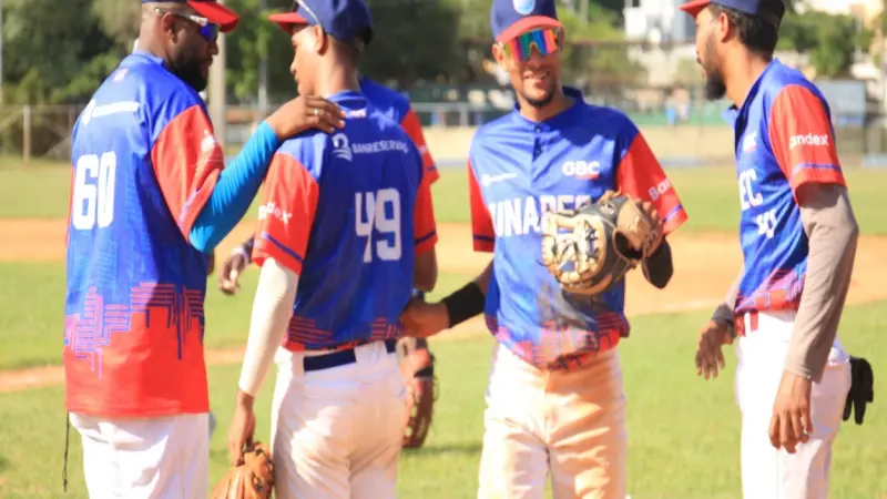 Junior Noboa agradece el apoyo en la Liga de Béisbol Universitario