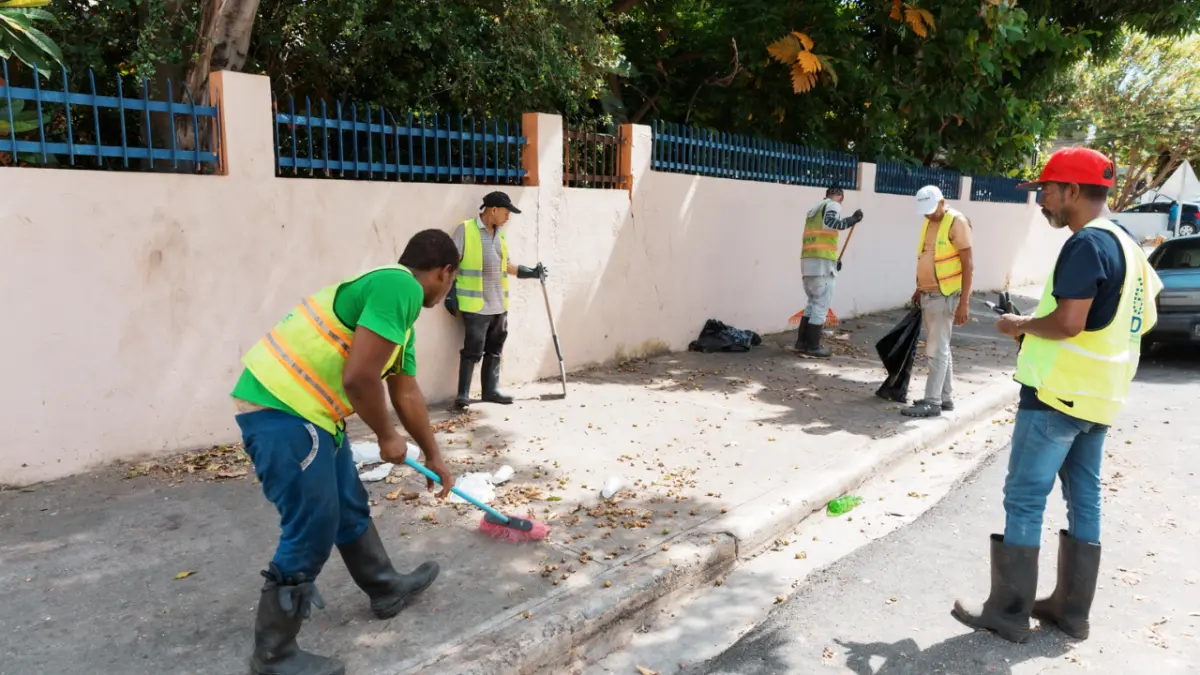 Alcaldía del DN toma medidas preventivas para mitigar posibles efectos de huracán Erin y vaguada
