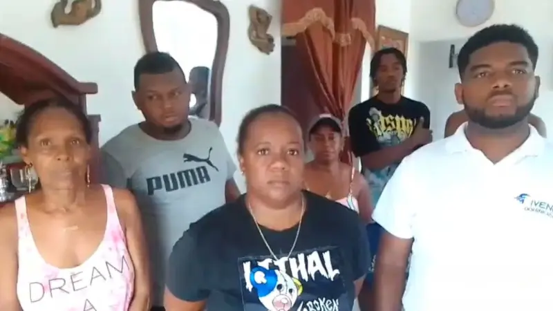 Madre denuncia que su hijo fue injustamente involucrado en robo por policía en Guachupita