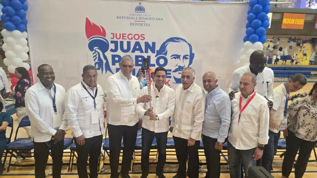 El Ministro Kelvin Cruz, junto a autoridades locales, dejó formalmente inaugurados los Juegos Juan Pablo Duarte en Nueva York.