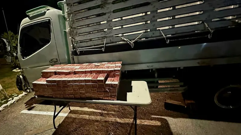 Ejército incauta contrabando de 50 mil cigarrillos ocultos en un camión 