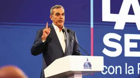 Abinader responde a Leonel Fernández sobre "pico y pala" y salario mínimo