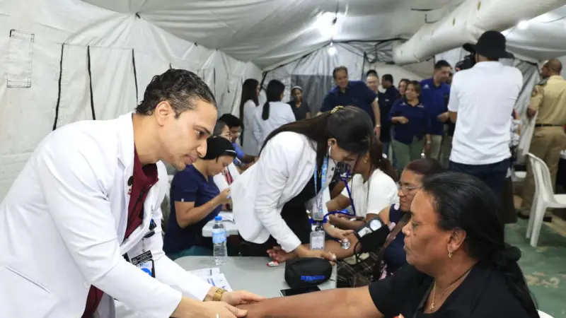 SNS reconoce labor de médicos, destaca avances alcanzados en su beneficio