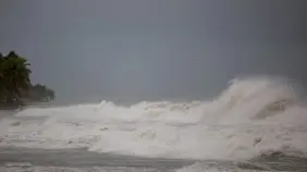 EE.UU. ordena evacuaciones en Carolina del Norte por dramático aumento del huracán Erin