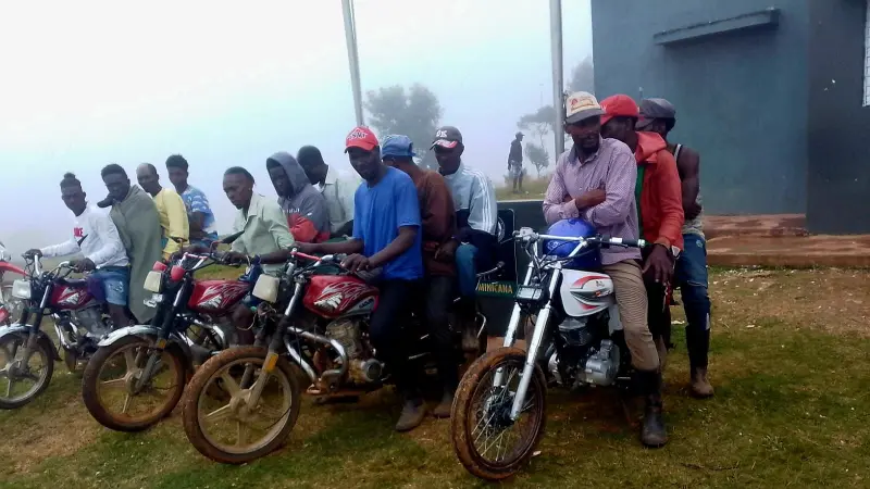 Ejército intercepta 14 haitianos indocumentados que se desplazaban en cinco motocicletas en el Calimete de Montecristi