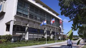 Garantía económica de RD$4 millones para hombre por estafa electrónica y actividades ilegales en mercado de valores