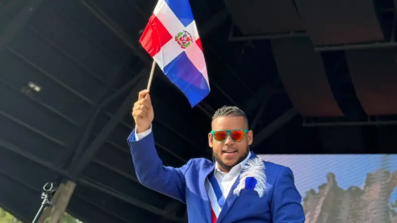 Henry Rijo brilla en el escenario de Connecticut en la 1ra Parada Dominicana dedicada a La Romana