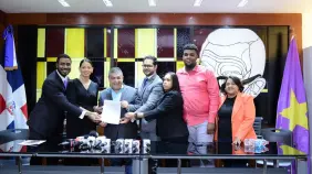 Juventud del PLD entrega a diputados anteproyecto de ley para impulsar emprendimiento juvenil