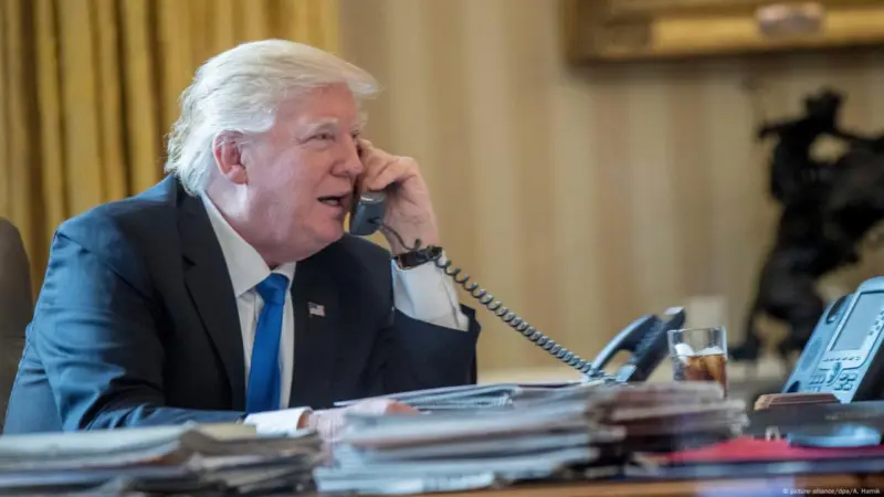 Micrófono abierto capta a Trump afirmando que por él Putin quiere un acuerdo sobre Ucrania
