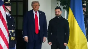 Periodista que criticó la vestimenta de Zelenski bromea sobre su cambio en la Casa Blanca