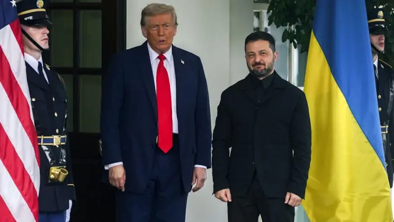 Periodista que criticó la vestimenta de Zelenski bromea sobre su cambio en la Casa Blanca