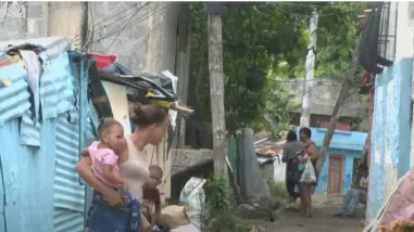 Exigen justicia en Los Guandules por muerte de niña de siete años