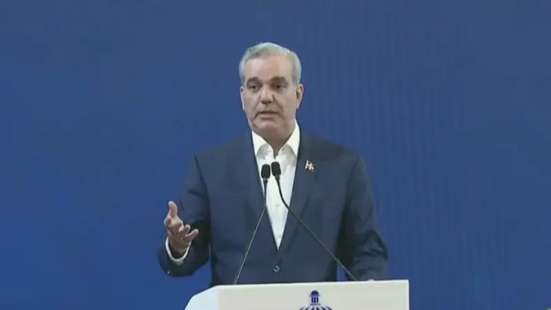 Presidente Abinader pide paciencia ante fallas en el sistema eléctrico por sargazos y anuncia nuevas inversiones