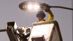 En el primer semestre de 2025, Edeeste puso en funcionamiento más de 15 mil luminarias.