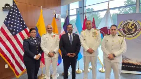 Director General de Migración participa en graduación de la DEA en EE.UU.