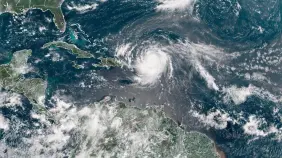 El huracán Erin crece y amenaza con marejadas y lluvias a Bahamas y Carolina del Norte