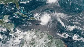 El huracán Erin crece y amenaza con marejadas y lluvias a Bahamas y Carolina del Norte