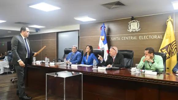 JCE da apertura a sobre B y da a conocer propuesta de oferente para emisión de la nueva cédula