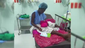 Adolescente y su bebé recién nacido fueron llevados por Migración al Vacacional de Haina; familia pide liberarlos
