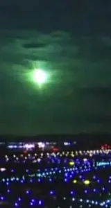 Impresionante bola de fuego ilumina el cielo en Japón