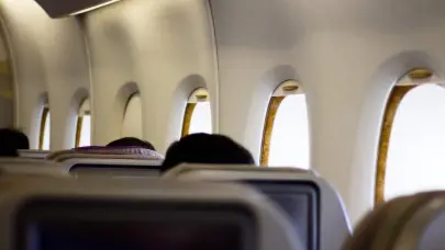 Denuncian a Delta y United por vender como ventana unos asientos contra una pared