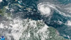Huracán Erin se debilita a categoría 2 pero amenaza la costa este de EE.UU. y Canadá