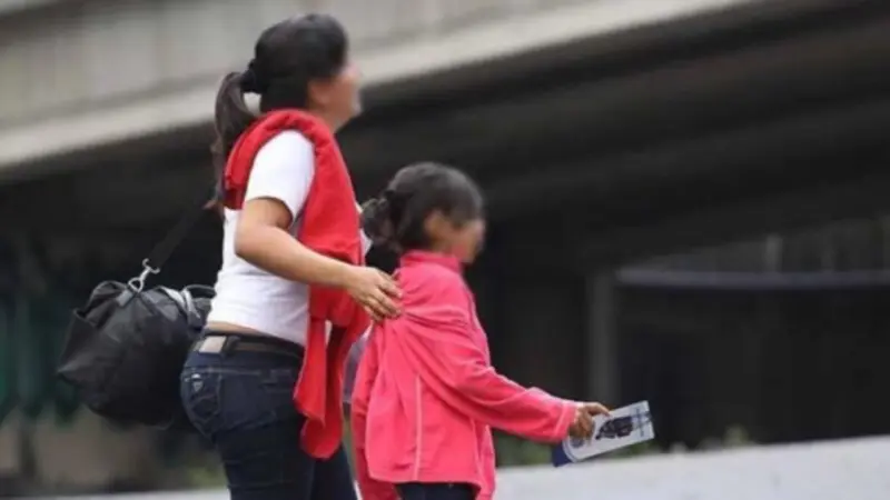 Una niña de seis años enviada por EE.UU. a Ecuador se convierte en la deportada más joven