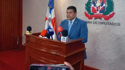 Tob&iacute;as Crespo somete proyecto de ciudadan&iacute;a digital y municipios inteligentes