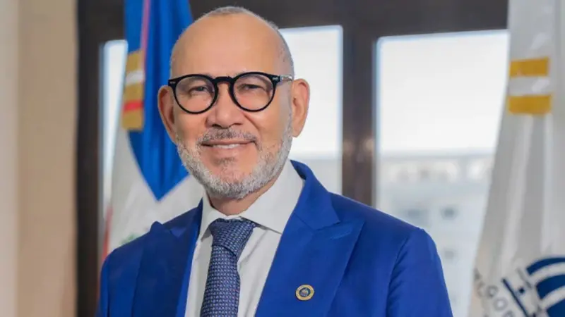Victor Castro aclara que su gestión en INABIE fue que alertó a Pro-Competencia sobre indicios de presunta colusión en licitaciones del almuerzo escolar.
