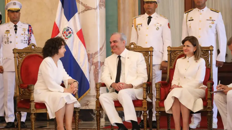 Presidente Abinader recibe cartas credenciales de siete nuevos embajadores en el país