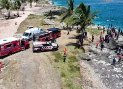 Recuperan en el mar al conductor que cayó al mar por la avenida 30 de Mayo (Melecón)