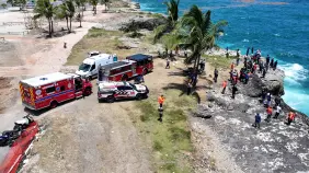 Recuperan en el mar al conductor que cayó al mar por la avenida 30 de Mayo (Melecón)