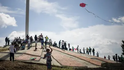 Vuelan cometas en la barriada más grande de Venezuela en apoyo a los niños de Palestina