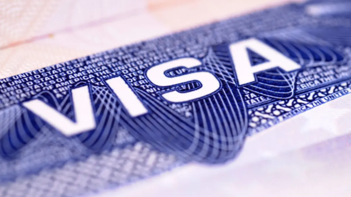 EE.UU. revisa visas de más de 55 millones de extranjeros por posibles violaciones