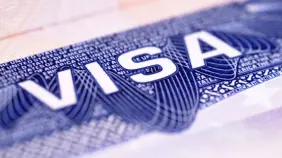 EE.UU. revisa visas de más de 55 millones de extranjeros por posibles violaciones